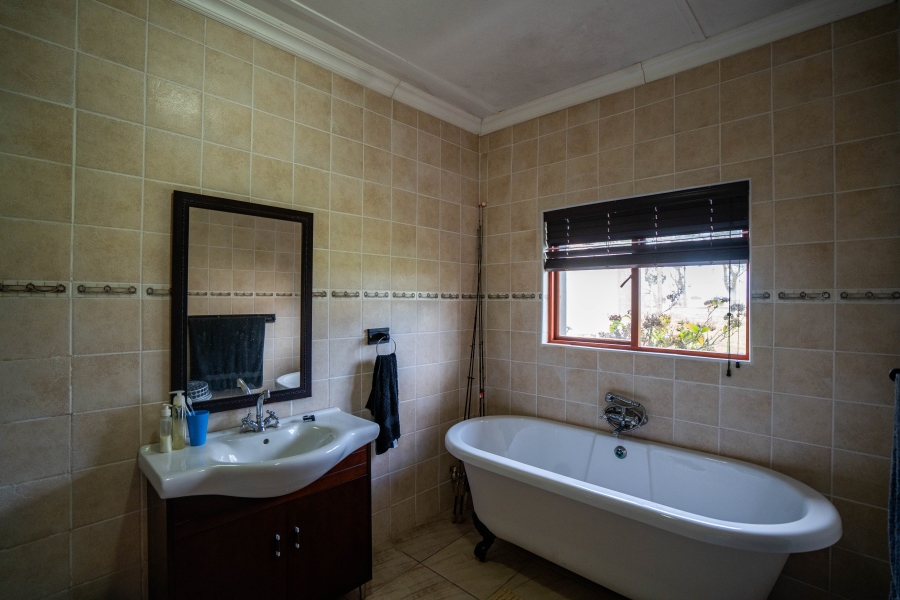 5 Bedroom Property for Sale in Grahamstown Rural Eastern Cape